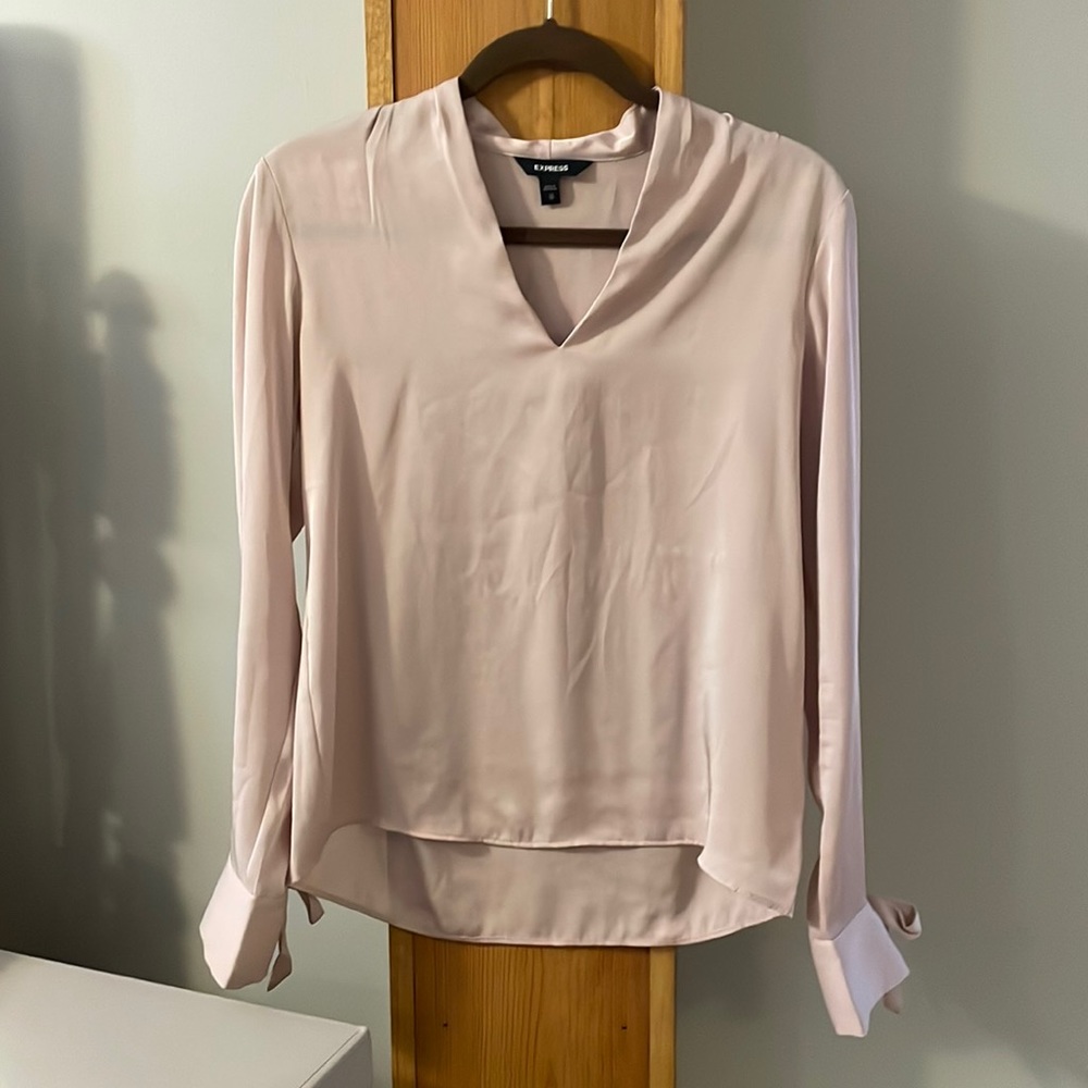 Express light pink women’s v neck blouse